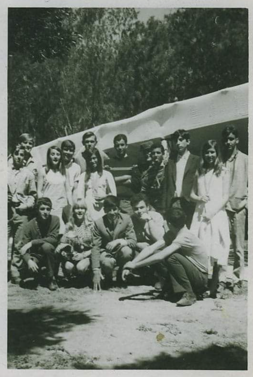 Paz Arés Osset con sus amigos en Ifni