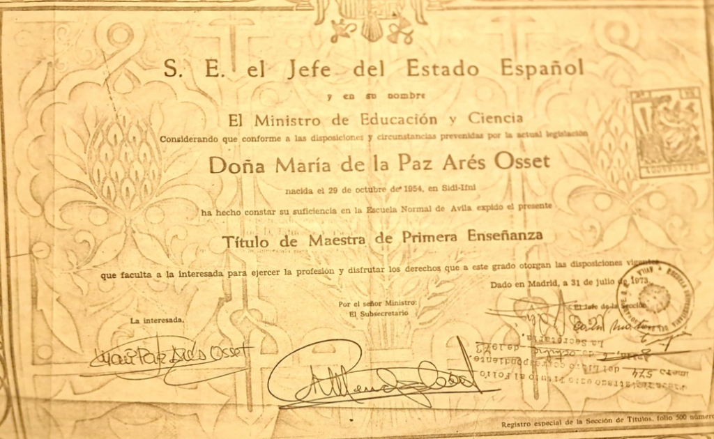 Título de Maestra de Primera Enseñanza de María de la Paz Arés Osset, expedido en Madrid el 31 de julio de 1973